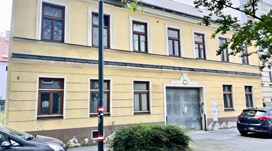 Bestandsfreies GründerzeitSeitenflügel-Zinshaus mit bewilligtem Ausbau und Dachgeschoss-Ausbau 1160 Wien